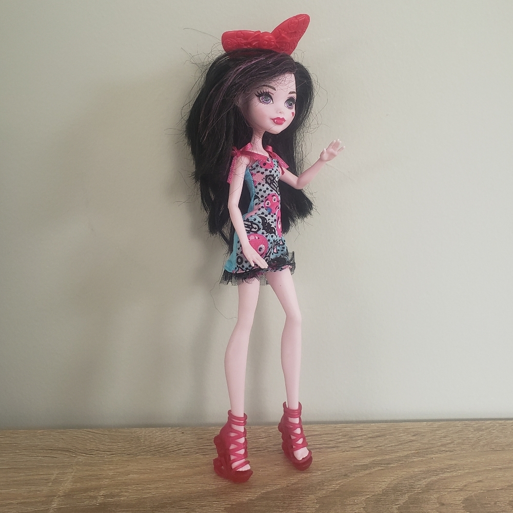 Mattel Monster High Doll Draculaura Emoji Heart Vampire Dress Shoes Headband